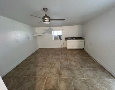 1272 Pecan Street - Photo Thumbnail 5