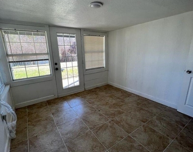 1272 Pecan Street - Photo Thumbnail 6