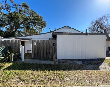 1272 Pecan Street - Photo Thumbnail 3