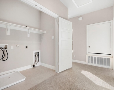 2041 Layla Drive - Photo Thumbnail 13