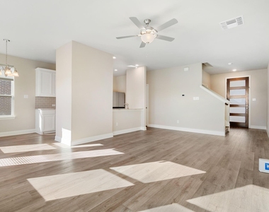 2041 Layla Drive - Photo Thumbnail 4