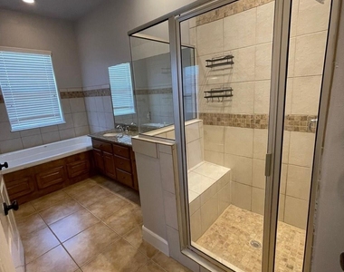 2605 Almeda Forest Court - Photo Thumbnail 15