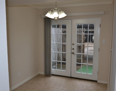 6111 Beverly Hill Street - Photo Thumbnail 4