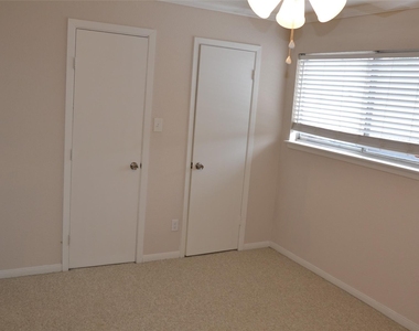 6111 Beverly Hill Street - Photo Thumbnail 8