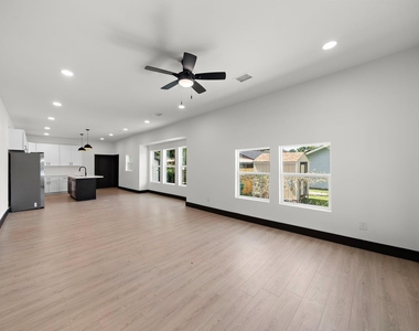 113 Delmar Street - Photo Thumbnail 4