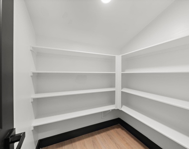 113 Delmar Street - Photo Thumbnail 6
