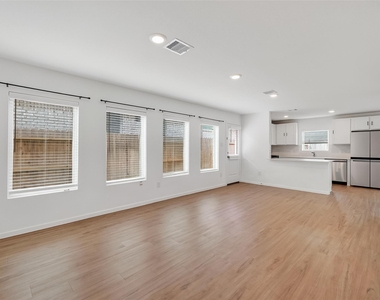 3039 Ash Ray Drive - Photo Thumbnail 8
