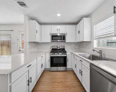 3039 Ash Ray Drive - Photo Thumbnail 14