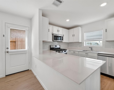 3039 Ash Ray Drive - Photo Thumbnail 11