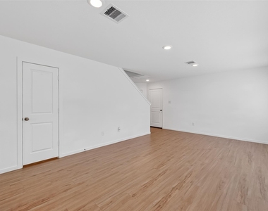 3039 Ash Ray Drive - Photo Thumbnail 7