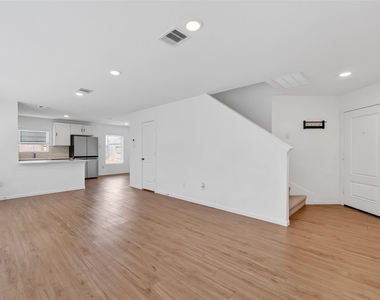 3039 Ash Ray Drive - Photo Thumbnail 9