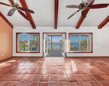 3601 Coquina Key Drive Se - Photo Thumbnail 16