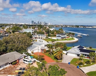 3601 Coquina Key Drive Se - Photo Thumbnail 2