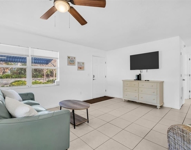 103 E Park Street - Photo Thumbnail 3