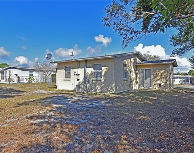 421 Briarwood Lane - Photo Thumbnail 4
