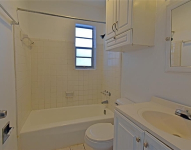 421 Briarwood Lane - Photo Thumbnail 12