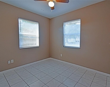 421 Briarwood Lane - Photo Thumbnail 14