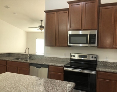3211 Silver Fin Way - Photo Thumbnail 4