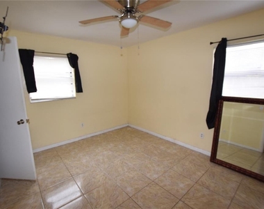 5300 Lescot Lane - Photo Thumbnail 15