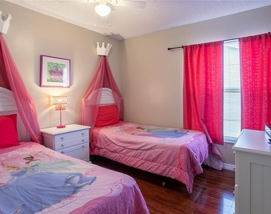 7802 Laurel Oak Lane - Photo Thumbnail 13