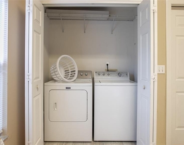 7802 Laurel Oak Lane - Photo Thumbnail 5