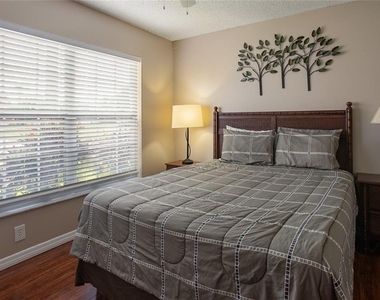7802 Laurel Oak Lane - Photo Thumbnail 24