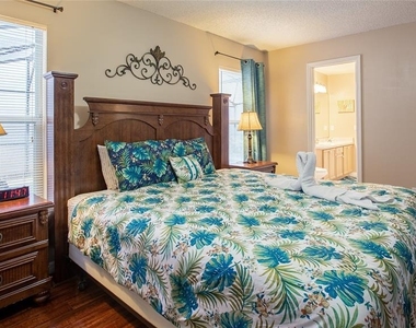 7802 Laurel Oak Lane - Photo Thumbnail 2
