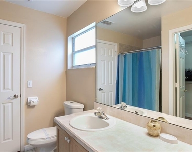 7802 Laurel Oak Lane - Photo Thumbnail 4