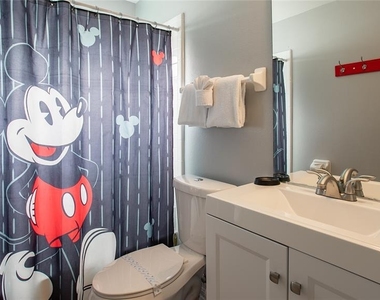 7802 Laurel Oak Lane - Photo Thumbnail 15