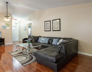 7802 Laurel Oak Lane - Photo Thumbnail 17