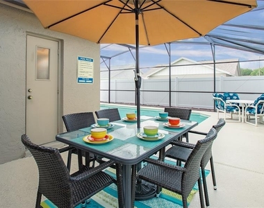7802 Laurel Oak Lane - Photo Thumbnail 6