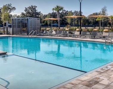 4802 Sw 34 Place - Photo Thumbnail 3