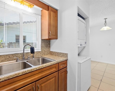 2258 S Daytona Avenue - Photo Thumbnail 9
