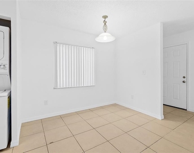 2258 S Daytona Avenue - Photo Thumbnail 4