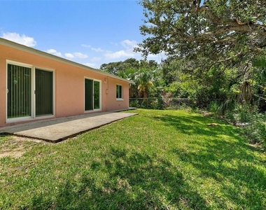 2258 S Daytona Avenue - Photo Thumbnail 18