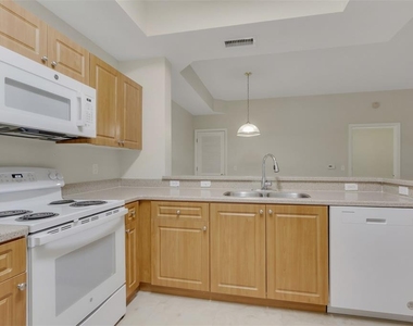 9025 Colby Drive - Photo Thumbnail 4