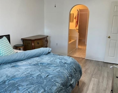2105 Atwater Drive - Photo Thumbnail 11