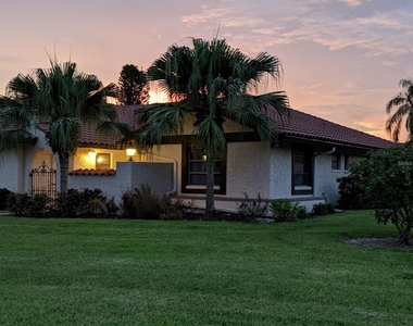 5581 Golf Pointe Drive - Photo Thumbnail 2