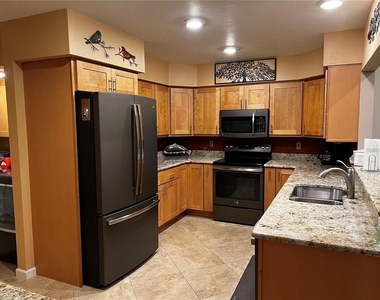 5581 Golf Pointe Drive - Photo Thumbnail 6