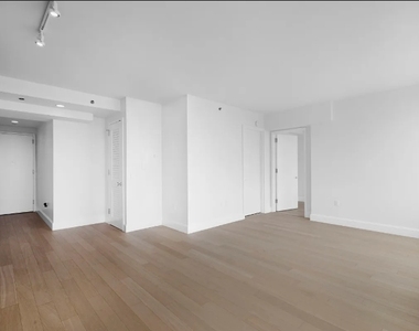 10 City Point - Photo Thumbnail 4