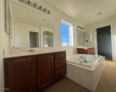 1703 Paradise Reef Avenue - Photo Thumbnail 38