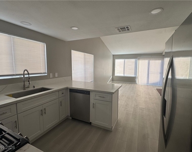 7447 Palermo Avenue - Photo Thumbnail 8