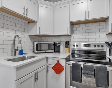617 Niagara Street - Photo Thumbnail 3