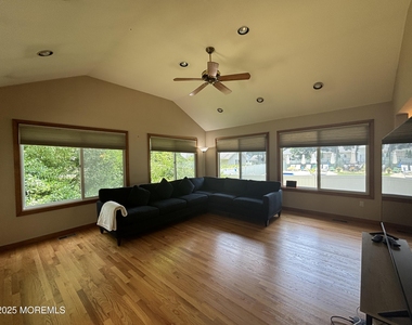 187 Elmwood Road - Photo Thumbnail 7