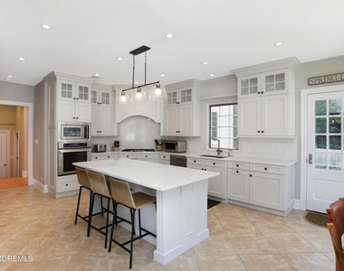 38 Vroom Avenue - Photo Thumbnail 4