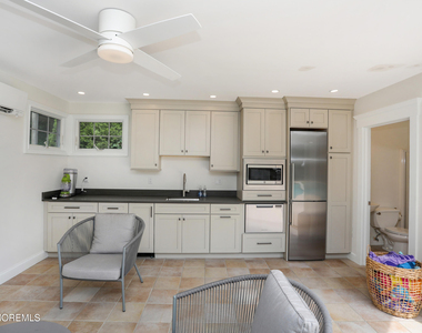 38 Vroom Avenue - Photo Thumbnail 14
