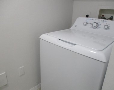 5045 Wiles Road - Photo Thumbnail 4