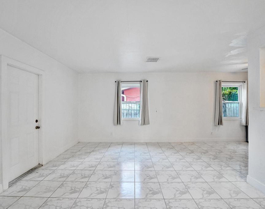 1836 Sw 9th Avenue - Photo Thumbnail 7