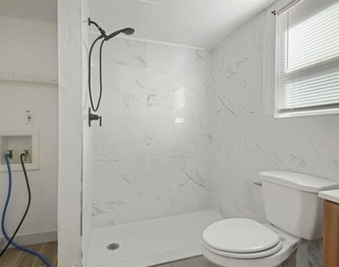 308 College Street - Photo Thumbnail 13