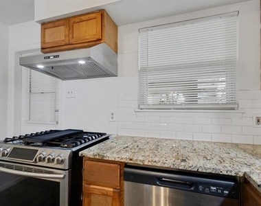 308 College Street - Photo Thumbnail 9